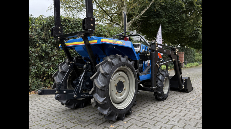 Iseki TU160 mit Frontlader ab 125 € pro Monat.